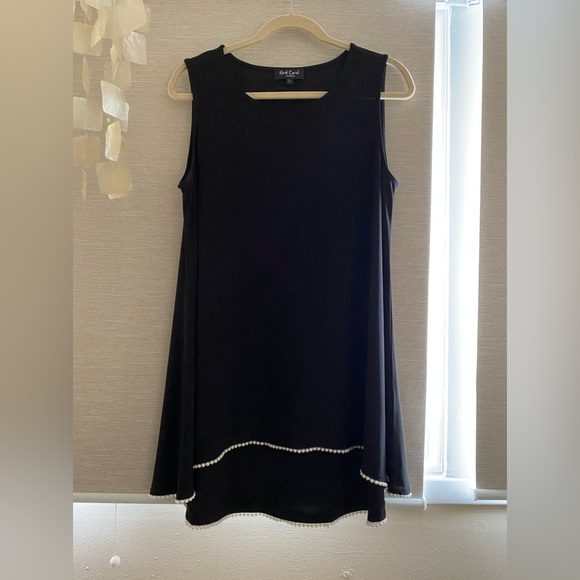 Red Coral Sleeveless Tunic with Pearl Detailing - Picture 2 of 5